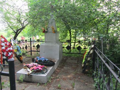 Памятник воинам-землякам, погибшим в годы войны