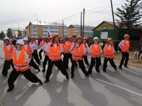 Вилюйск преображается: в День города на набережной «Поющие пески» зазвучала новая музыка