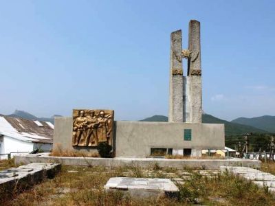 Братская могила советских воинов