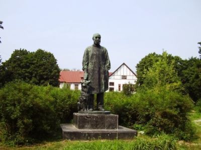 Памятник И.П.Павлову с собакой