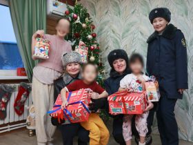 Сотрудницы УФСИН исполнили заветные мечты трех детей из Якутска