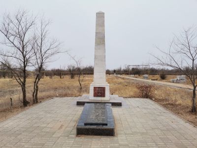 Братская могила советских летчиков, погибших в период Сталинградской битвы