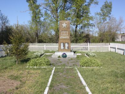 Памятник  землякам, погибшим в годы Великой Отечественной войны (1941-1945 гг.)