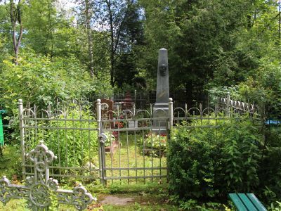 Могила Дзена Павла Адамовича (1899-1919), гатчинского большевика-подпольщика, героя Гражданской войны