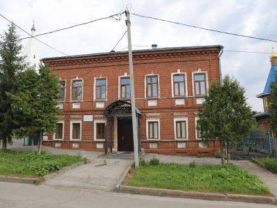 Каменный двухэтажный дом