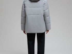 Куртка oversize силуэта с капюшоном