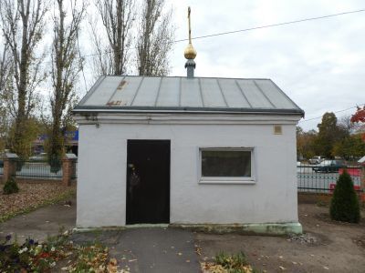 Служебные и жилые постройки