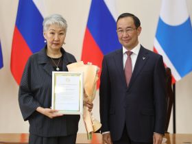 Глава Якутии наградил победителей и призеров всероссийской олимпиады школьников