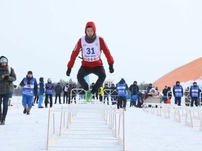 Якутяне и ямальчане стали лучшими в прыжках через нарты на чемпионате по оленеводству