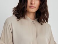 Блузка с коротким рукавом и воротником-стойкой