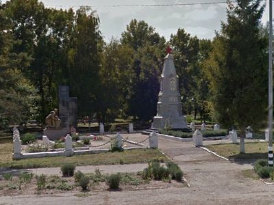 Братская могила 18 красноармейцев, погибших в годы гражданской войны, и 7 советских воинов, погибших в годы Великой Отечественной войны