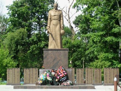 Братская могила воинов Советской Армии, погибших в 1944 г.