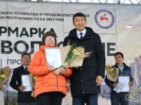 Мясо, рыба, овощи, ягоды и хлеб: в Якутске открылась ярмарка местных производителей «Продовольствие-2026»