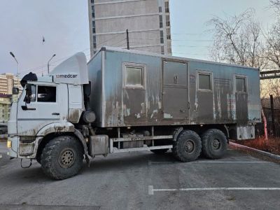 Врачи в Якутии помогли застрявшей на дороге многодетной семье