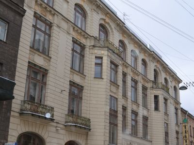 Тенишевское коммерческое училище, где учились: в 1900-1907 гг. - поэт Мандельштам О.Э., в 1900-1908 гг. - литературовед Жирмунский В.М., в 1911-1917 гг. - писатель Набоков В.В.