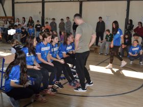 21 команда словацких школьников сразилась в мас-рестлинге