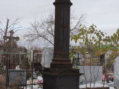 Надгробие на могиле В.Г. Зацепиной