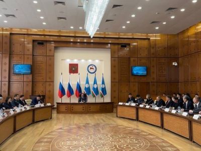 Глава Якутии провел очередное заседание Совета по местному самоуправлению