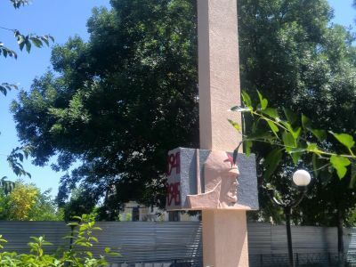 Памятник воинам, погибшим в годы гражданской и Великой Отечественной войн