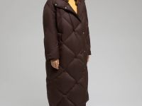 Пуховое пальто с капюшоном и воротником-стойкой