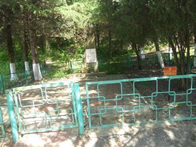 Братская могила советских воинов, погибших при защите Черноморского побережья от фашистских захватчиков