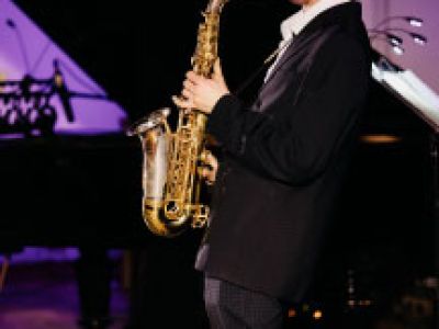 «Новогодний концерт при свечах. Великие Хиты Раймонда Паулса»