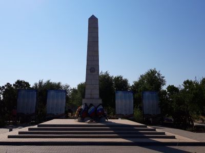 Братская могила советских воинов, погибших в период Сталинградской битвы