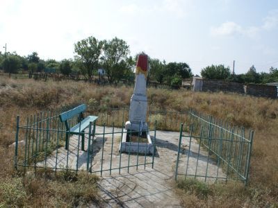 Братская могила советских воинов и партизан