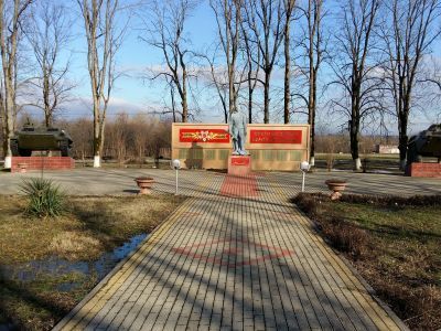 Братская могила 31 чоновца, погибшего от рук белогвардейцев