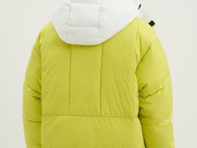 Утепленная куртка с контрастной отделкой