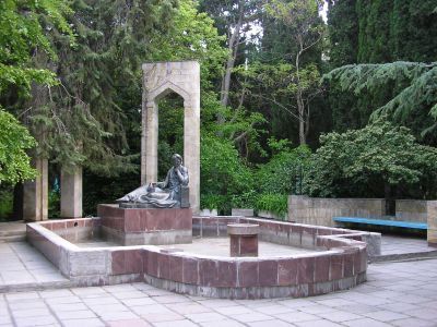 Памятник Авиценне (скульптор Л.М. Михайленок)