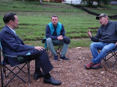 Глава Якутии встретился с якутскими режиссерами Дмитрием Давыдовым и Степаном Бурнашевым