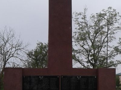 Обелиск воинам-односельчанам, погибшим в годы Великой Отечественной войны