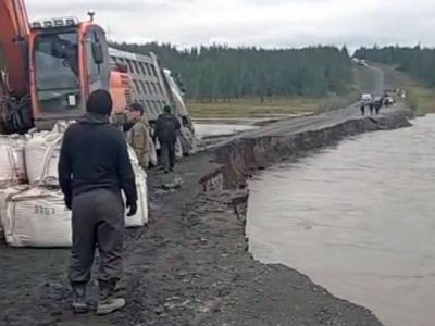 Участок федеральной трассы «Колыма» временно закрыли из-за размыва дороги