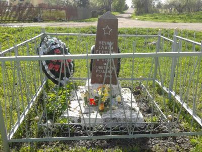 Одиночная могила летчика Минина, погибшего в воздушном бою с немецко-фашистскими захватчиками