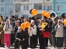 «Поём двором». В Якутске поздравили ветерана Великой Отечественной войны Петра Яковлева