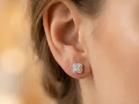 Пусеты из белого золота с бриллиантами э4701пс08190590