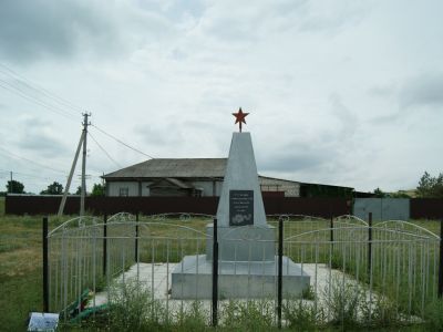 Братская могила советских воинов, погибших в период Сталинградской битвы