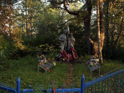 Братское захоронение советских воинов, погибших в 1941-1944 гг.