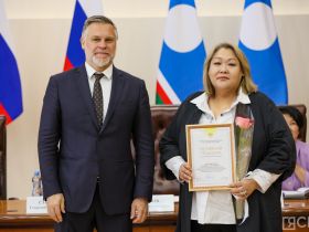 Государственные награды вручили медицинским работникам Якутии