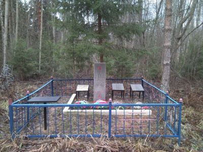 Воинское кладбище, где похоронены воины Советской Армии, погибшие в боях с немецко-фашистскими захватчиками в период Великой Отечественной войны