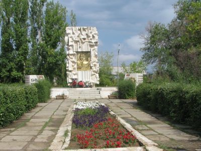 Братская могила советских воинов, погибших в период Сталинградской битвы