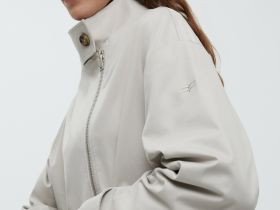 Ветровка с асимметричной застежкой