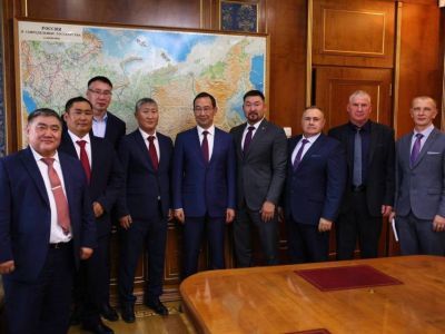 Глава Якутии встретился с избранными главами районов республики