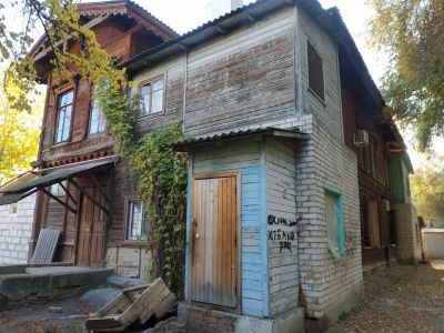 Дом жилой с сараем