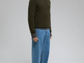 Джемпер полуприлегающего силуэта