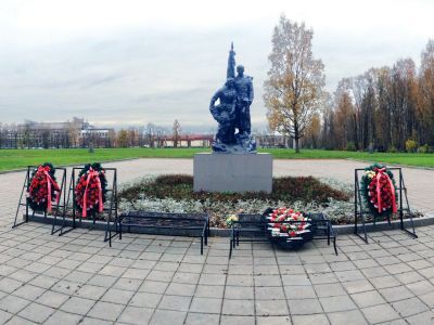 Братская могила жителей Ленинграда, погибших в годы Великой Отечественной войны 1941-1945 г.г.