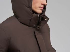 Однобортное пальто с капюшоном