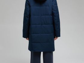 Утепленное пальто с накладными карманами