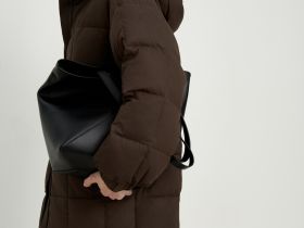 Пуховое пальто с капюшоном